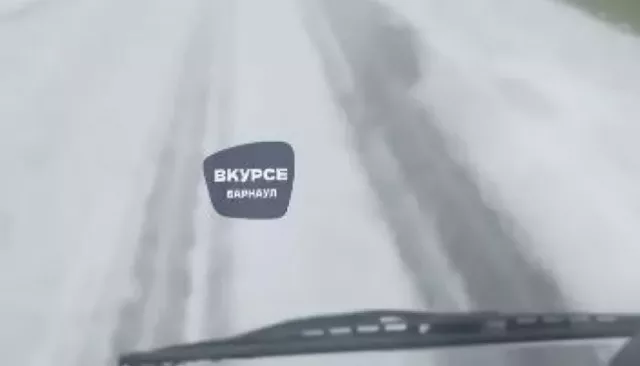 Град, больше похожий на снег, выпал в Алтайском крае: фото - Толк, 29.06.2025