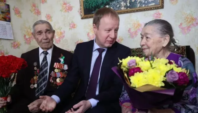 Семьи Алтайского края поздравляют с "золотой свадьбой" выплатами по 10 тысяч рублей Семьи Алтайского края поздравляют с "золотой свадьбой" выплатами по 10 тысяч рублей - Толк, 01.07.2025