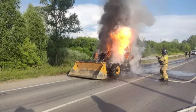 Пять автомобилей сгорели за сутки в Алтайском крае. Два – в Барнауле - Толк, 03.07.2025