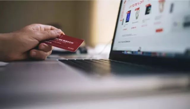 Новый закон: за передачу банковской карты теперь грозит уголовная ответственность - Толк, 06.07.2025
