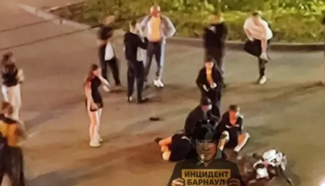 "Дергался от боли": питбайкер с пассажиром попали в ДТП на перекрестке в Барнауле - Толк, 09.07.2025