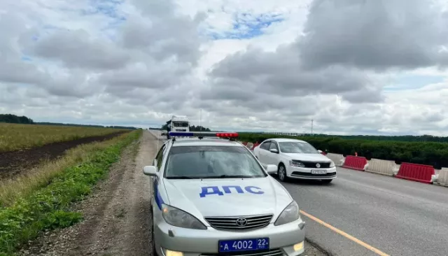 Погоня с выстрелами и заплыв через реку: в Алтайском крае задержали нарушителя - Толк, 15.07.2025
