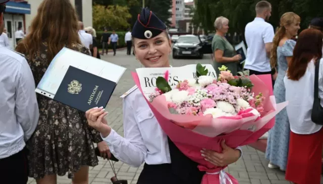 В Барнаульском юридическом институте прошел выпуск лейтенантов полиции. Фото - Толк, 30.07.2025