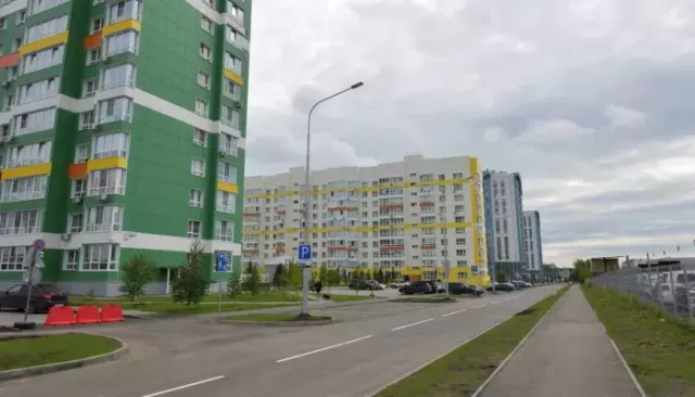 Новую дорогу в гуще барнаульских новостроек открыли раньше срока - Толк, 09.08.2025