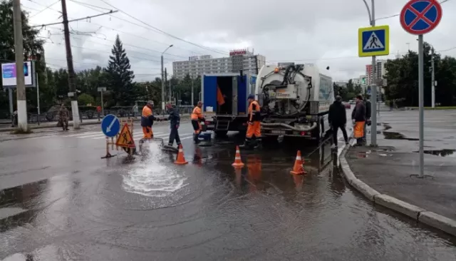 Из-за коммунального ЧП в центре Барнаула перекрыли часть пр. Строителей - Толк, 10.08.2025