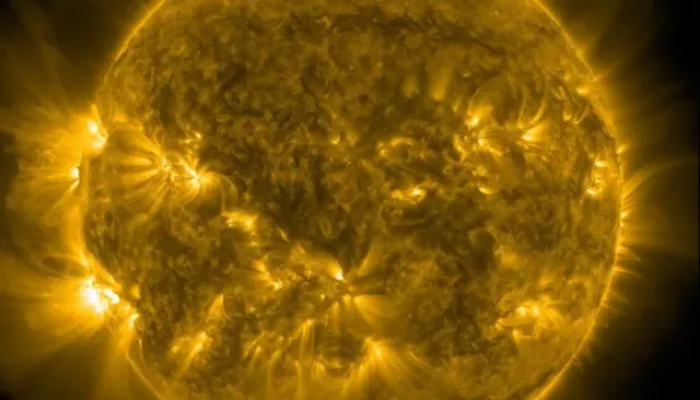 Землю накроют мощные магнитные бури: к планете летит облако солнечной плазмы - Толк, 31.08.2025