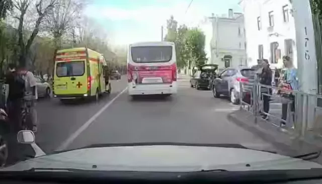 Соцсети: мальчика на велосипеде сбили на проспекте Ленина в Барнауле - Толк, 03.09.2025