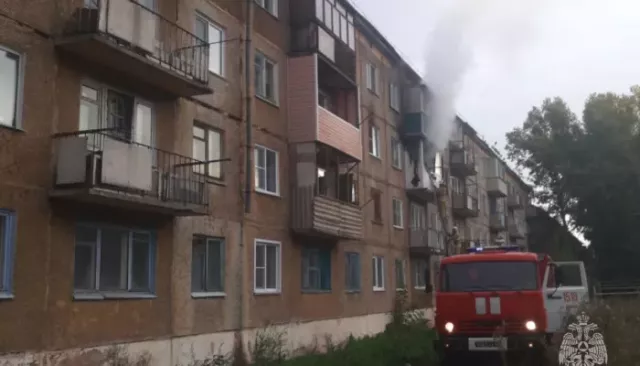 Ребенок и женщина пострадали при пожаре из-за сигареты в Алейске - Толк, 08.09.2025