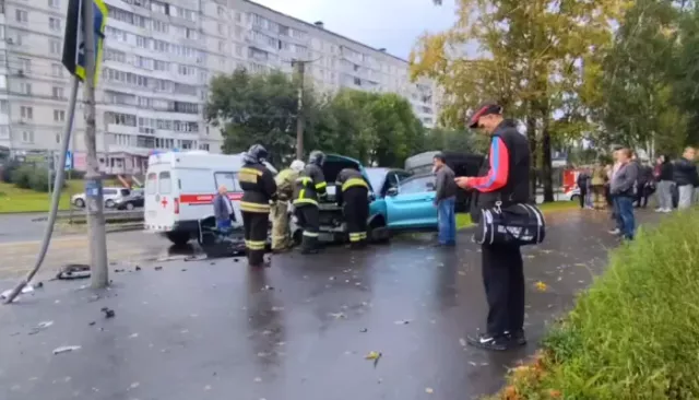 Четыре человека пострадали в ДТП с пассажирской "Газелью" в Бийске - Толк, 09.09.2025