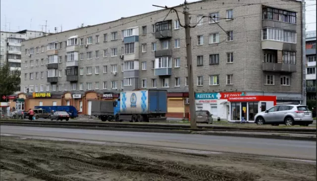 В Барнауле требуют снести ряд киосков в районе мини-рынка на Северо-Западной - Толк, 18.09.2025