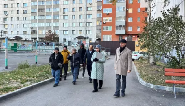 В Барнауле продолжается приемка обновленных по нацпроекту дворов - Толк, 22.10.2025