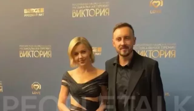 Юлианна Караулова впервые за долгое время вышла в свет с мужем. Фото - Толк, 23.10.2025