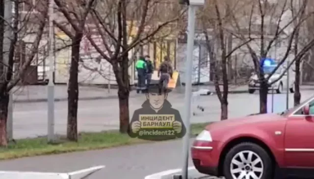 Внезапно стало плохо: человек умер на улице в центре Барнаула - Толк, 04.11.2025