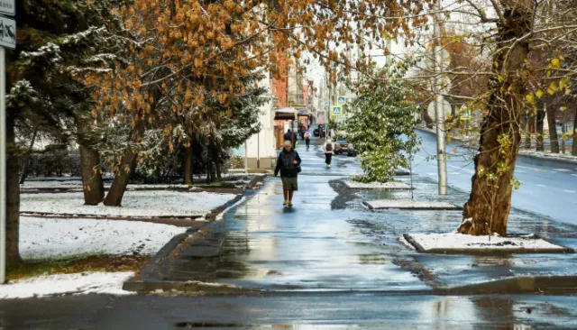 Короткая рабочая неделя в Алтайском крае начнется с дневного минуса и снега - Толк, 05.11.2025