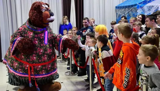 Стало известно, когда в Барнауле пройдут новогодние елки для школьников - Толк, 06.11.2025