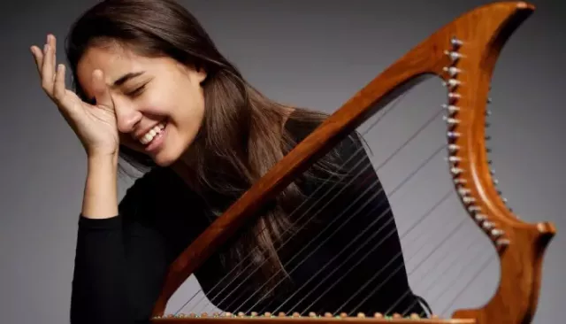 Александр Гордон показался на публике с женой, которая моложе его на 38 лет - Толк, 09.11.2025