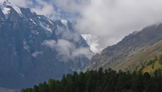 Туристку из Барнаула вертолетом эвакуировали из долины Актру - Толк, 09.11.2025