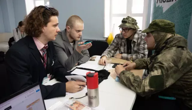 Молодые лидеры Алтайского края смоделировали следующие 30 лет мировой истории. Фото - Толк, 10.11.2025