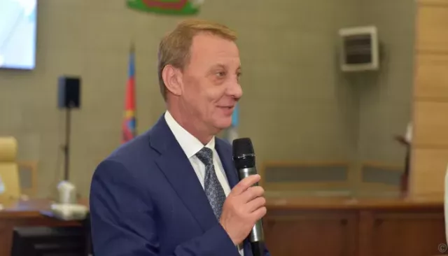 Глава Барнаула поздравил сотрудников и ветеранов МВД с профессиональным праздником - Толк, 10.11.2025