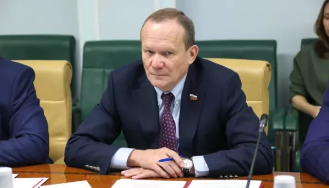 Сенатор от Алтайского края поднял в Совфеде вопрос защиты прав потребителей ЖКХ - Толк, 11.11.2025