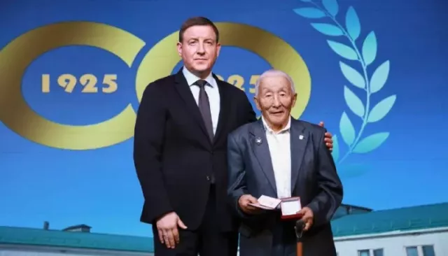 85-летнего создателя музея в Республике Алтай наградили орденом "Утренняя Звезда" 85-летнего создателя музея в Республике Алтай наградили орденом "Утренняя Звезда" - Толк, 12.11.2025