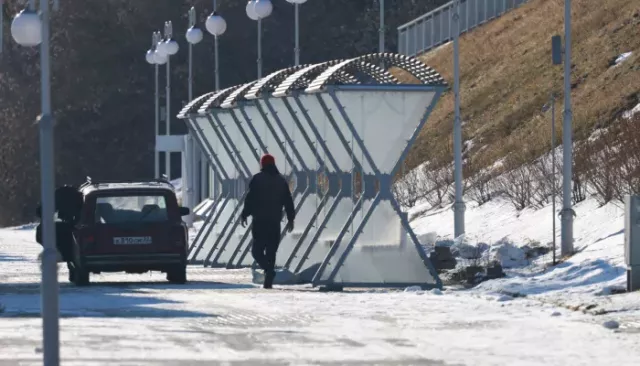Качели с навесами появились на набережной Оби в Барнауле - Толк, 17.11.2025