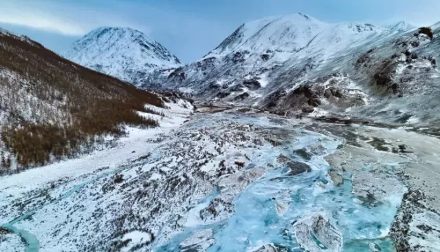 Фантастическое зрелище: как выглядит один из крупнейших ледников на Алтае. Фото - Толк, 19.11.2025