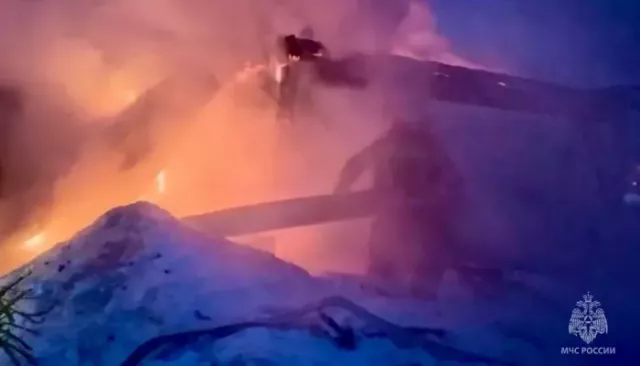 Крупный пожар произошел в доме в селе в Алтайском крае - Толк, 28.02.2026