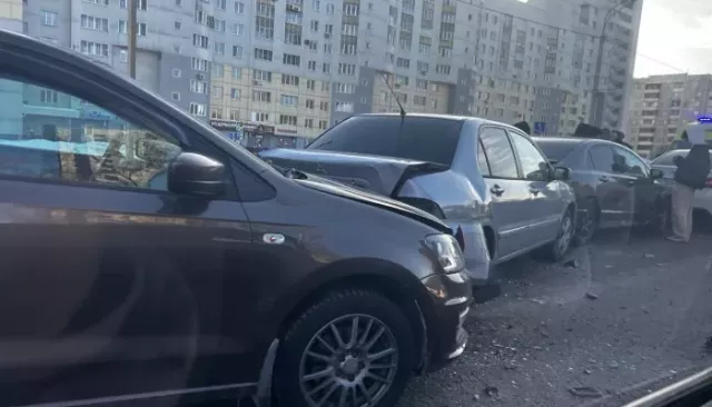 Массовое ДТП парализовало Павловский тракт в Барнауле Массовое ДТП парализовало Павловский тракт в Барнауле - Толк, 02.03.2026