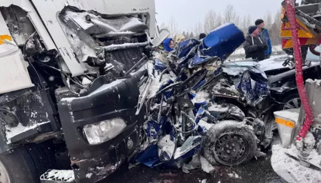 Три жителя Алтайского края погибли в жутком массовом ДТП со снегоуборочной машиной - Толк, 05.03.2026