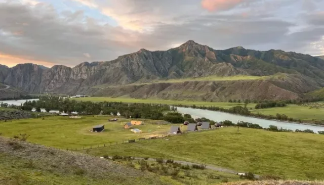 Турбазу с банным комплексом продают за 49 млн рублей в Республике Алтай. Фото - Толк, 12.03.2026