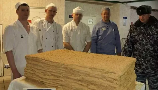 В новосибирской колонии осужденные испекли 100-килограммовый торт - Толк, 12.03.2026