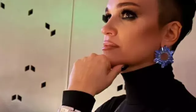 Певица Слава похвасталась люксовыми часами с бриллиантами за 7,8 млн рублей - Толк, 13.03.2026