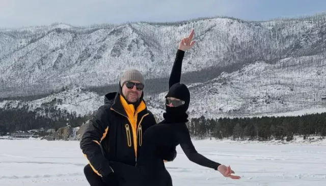 Полина Диброва снялась на льду Байкала на шпильках. Фото - Толк, 22.03.2026