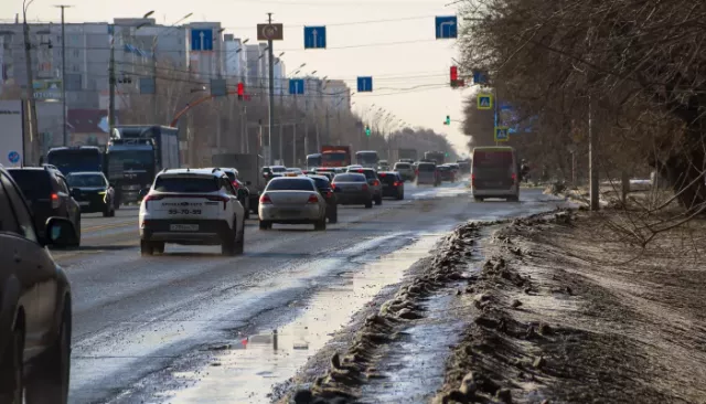 Ямы не по ГОСТу: в Барнауле начали большой мониторинг выбоин на весенних дорогах Ямы не по ГОСТу: в Барнауле начали большой мониторинг выбоин на весенних дорогах - Толк, 01.04.2026