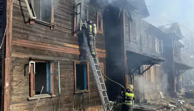 300 "квадратов": крупный пожар потушили в Новоалтайске. Фото - Толк, 05.04.2026