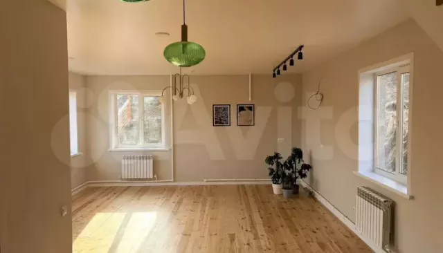 Дизайнерский дом "графит и дерево" продают с панорамным видом на Горно-Алтайск. Фото - Толк, 15.04.2026