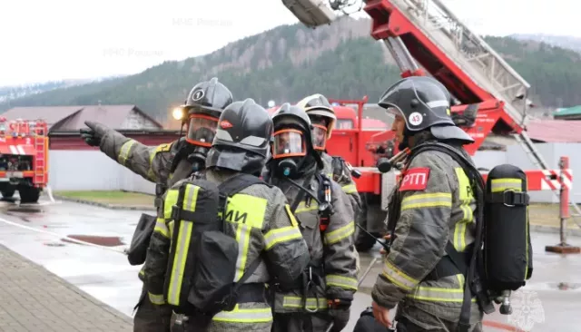 Пожарно-тактические учения прошли в спорткомплексе в Горно-Алтайске - Толк, 16.04.2026