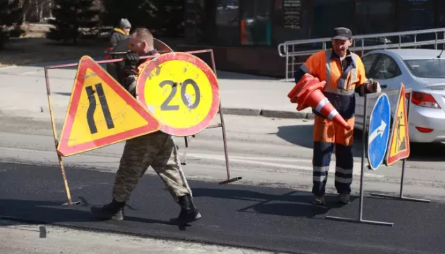 В Барнауле ремонтируют проезжую часть на участке проспекта Ленина. Фото - Толк, 20.04.2026