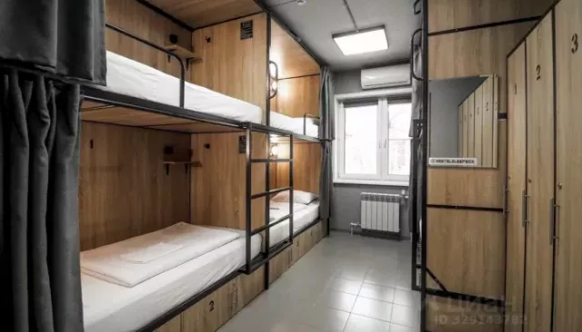 Капсульный отель с фейсконтролем продают на вокзале в Барнауле. Фото - Толк, 24.04.2026