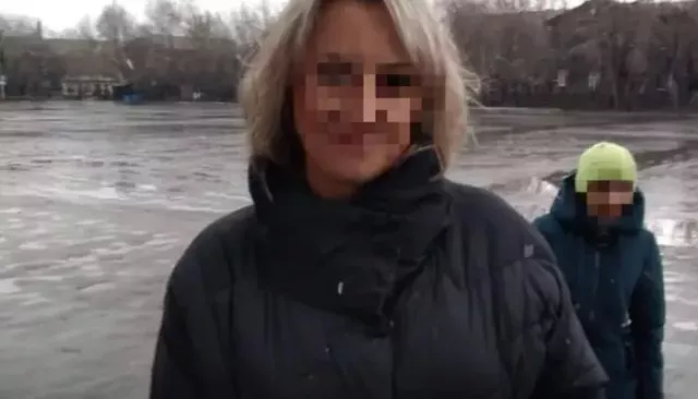 Сибирячка умерла после падения с четвертого этажа, спасаясь от избивавшего ее ухажера - Толк, 24.04.2026