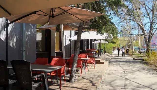 Рестораны и кофейни Барнаула готовят к запуску летние веранды на майские праздники - Толк, 30.04.2026