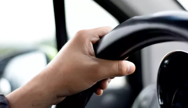 Успокоил нервы, но потерял права: барнаулец выпил после ДТП, пока ждал ДПС - Толк, 30.04.2026