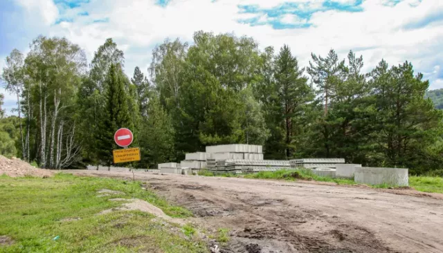 Улицу Ползунова в пригороде Барнаула засыплют щебнем за 2 млн рублей Улицу Ползунова в пригороде Барнаула засыплют щебнем за 2 млн рублей - Толк, 25.05.2026