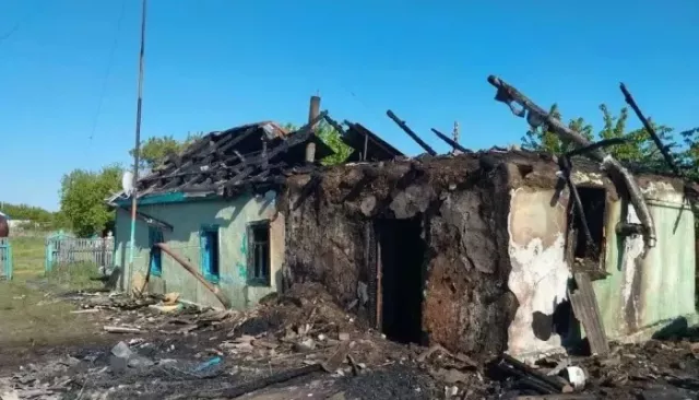 Четверо детей и две женщины погибли в страшном пожаре под Омском. Фото Четверо детей и две женщины погибли в страшном пожаре под Омском. Фото - Толк, 26.05.2026