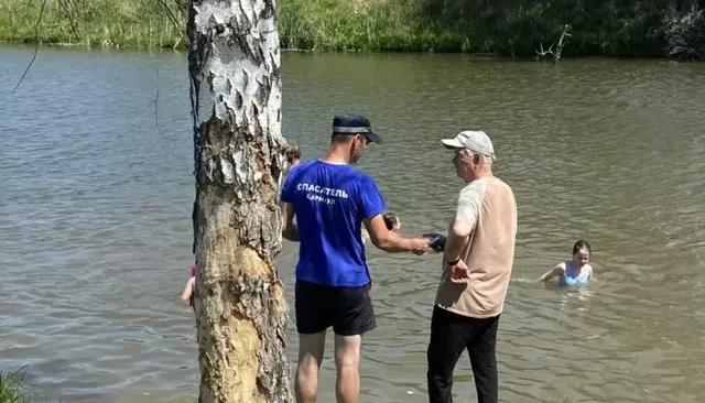 Барнаульцы массово отправились купаться на "дикие" пляжи: в городе прошел рейд - Толк, 07.06.2026