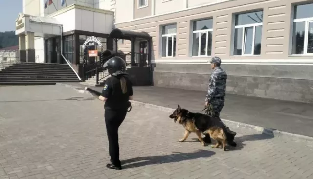 В судах Республики Алтай прошла эвакуация из-за сообщений о минировании - Толк, 18.06.2026