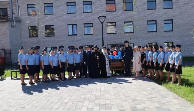 В барнаульском сквере появилась скамья примирения. Фото - Толк, 19.06.2026
