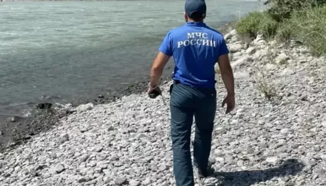 В Республике Алтай продолжаются поиски упавшего в реку подростка из Новосибирска - Толк, 23.06.2026