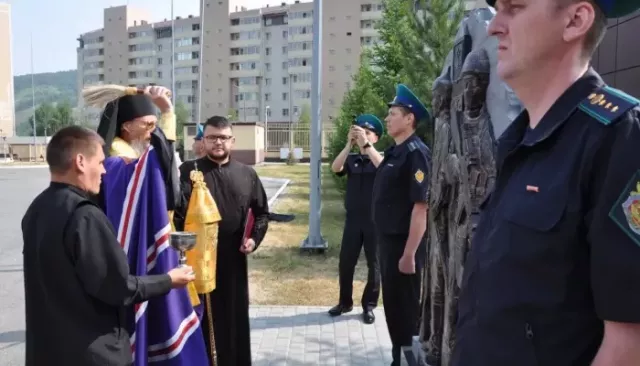 Памятник пограничникам торжественно открыли в Республике Алтай - Толк, 25.06.2026